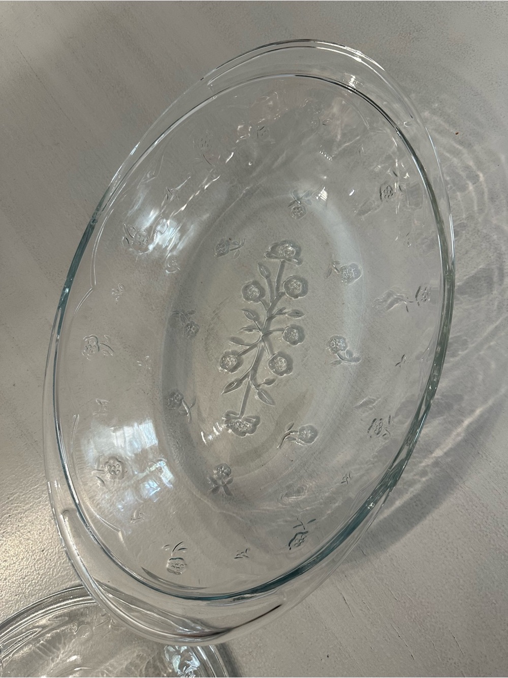 Anchor Hocking Vintage Savannah Clear Floral 2-Quart Oval Casserole Dish w/ Lid - Picture 6 of 9